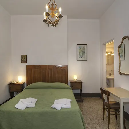 מלון דירות Casa Diocesana Di לוקה